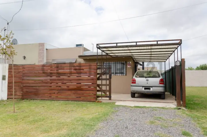 Casa de 2 dormitorios en Villa Elvira, foto 1