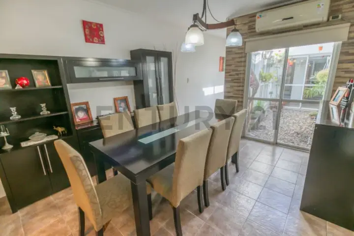 Casa de 3 dormitorios en La Plata, foto 1