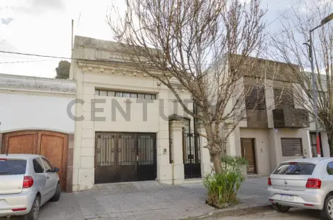 Casa de 4 dormitorios en La Plata