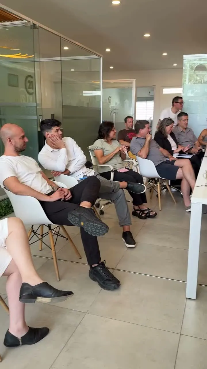Reunión del equipo de Century 21 Uvia
