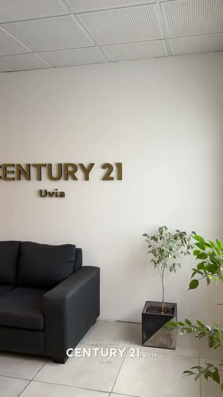 La sala de espera de la oficina de Century 21 Uvia